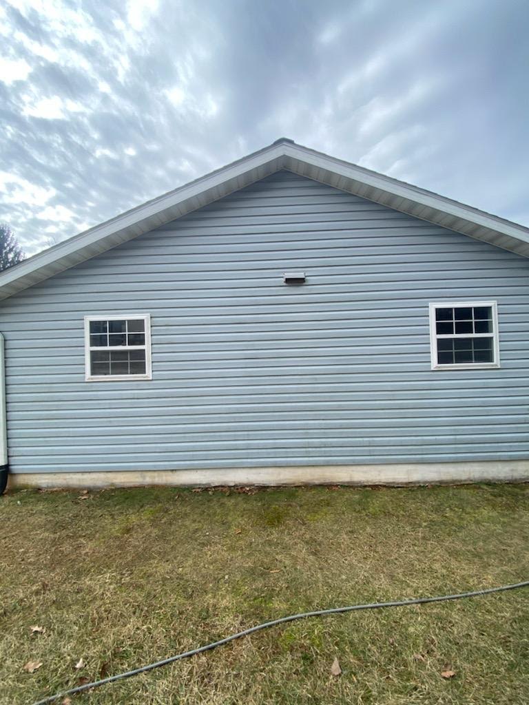 House siding before pressure washing by Maryland Pro Wash — covered with mildew, and weather stains dulling the home’s exterior
